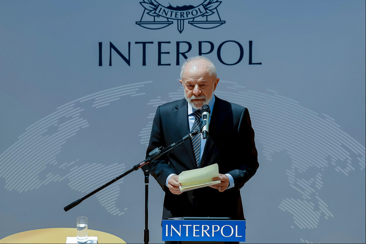 Presidente da República, Luiz Inácio Lula da Silva, durante sessão solene por ocasião da  de Declaração de Intenções entre o Brasil e a Interpol. Sede da Interpol, Lyon - França.
 
Foto: Ricardo Stuckert / PR