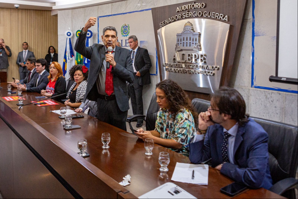Deputado João Paulo (PT) defendeu a importância da Alepe votar também outros projetos de lei de interesse do Governo do Estado.